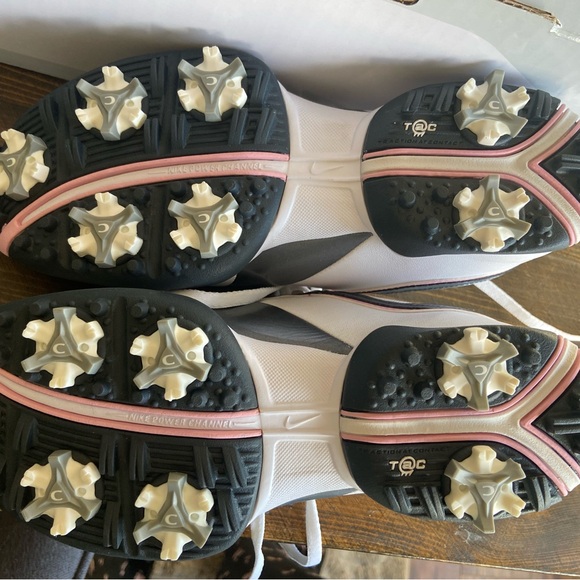 Brand new in box Women’s Nike Golf Shoes - Picture 4 of 8